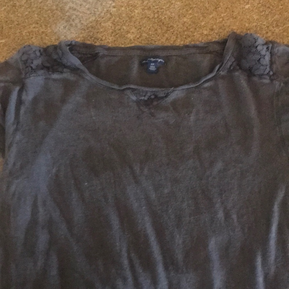 Cute short sleeved Gray shirt with lace Shoulders